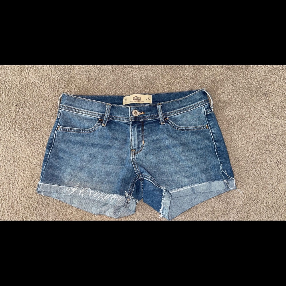 Hollister MIDI SHORT longest length 4” Inseam.